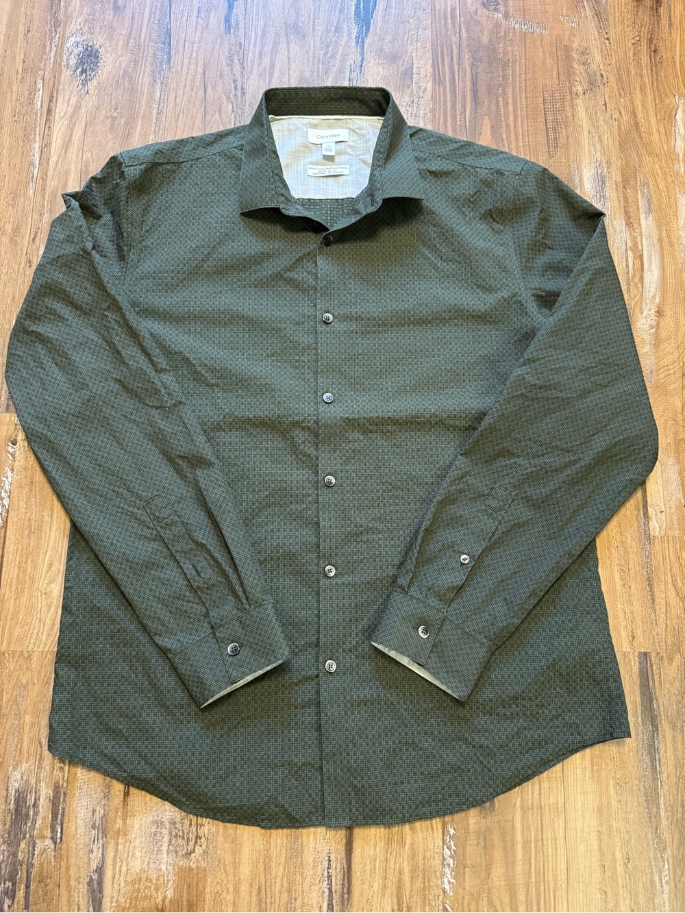 Men's Dark Green Patterned Button-Down Shirt